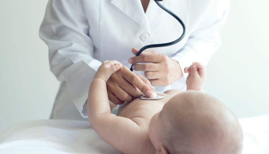 ¿Debo contratar un seguro médico para mis hijos?